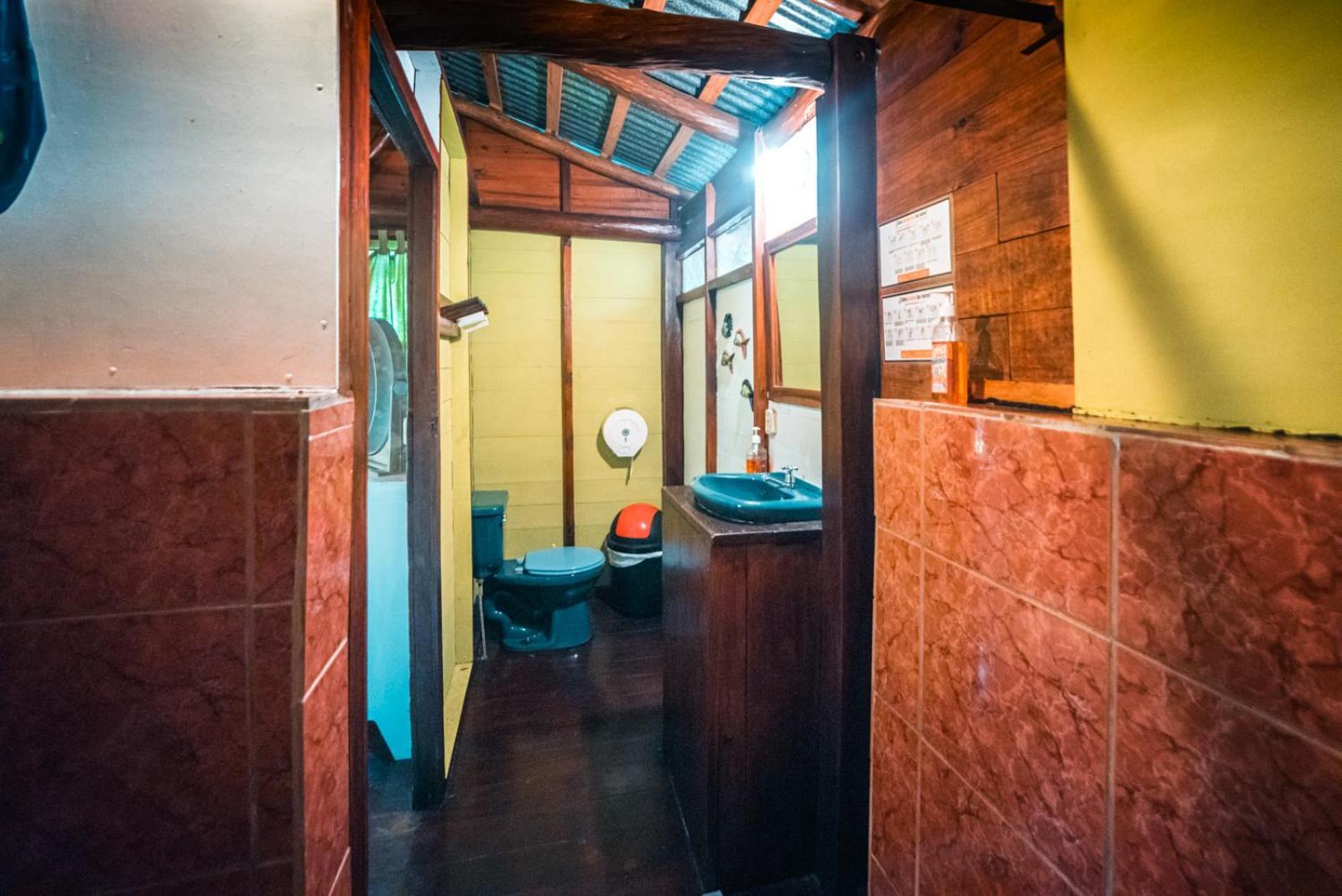 Hotel Casa Perico Rio Dulce Town Exterior foto